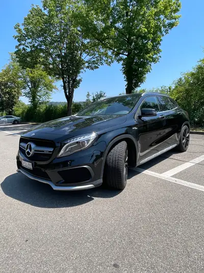 Mercedes-Benz GLA 45 AMG 4MATIC — SUV compact haute performance, 90'000 km — rear view