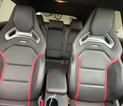 Mercedes-Benz GLA 45 AMG 4MATIC — SUV compact haute performance, 90'000 km — side view