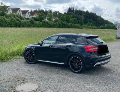 Mercedes-Benz GLA 45 AMG 4MATIC — SUV compact haute performance, 90'000 km — detail