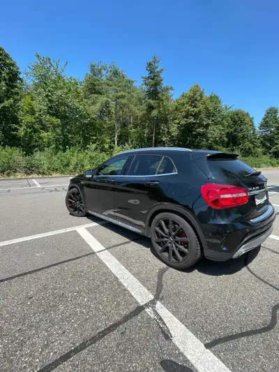 Mercedes-Benz GLA 45 AMG 4MATIC — SUV compact haute performance, 90'000 km — dashboard