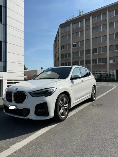 BMW X1 18d xDrive — SUV compact diesel, 59'000 km, sans sinistre — Heckansicht