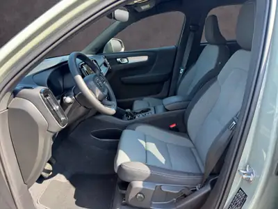 Volvo XC40 2.0 B3 MH XCITE — Hybride léger, 25 000 km seulement — Miniature 9
