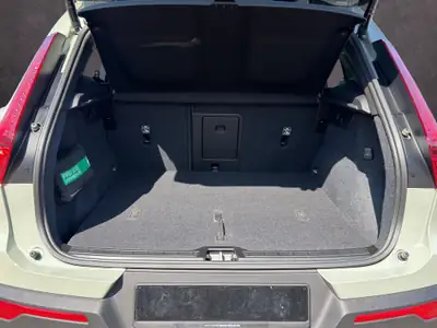 Volvo XC40 2.0 B3 MH XCITE — Hybride léger, 25 000 km seulement — Miniature 20