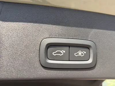 Volvo XC40 2.0 B3 MH XCITE — Hybride léger, 25 000 km seulement — Miniature 19