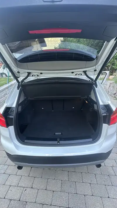 BMW X1 20i xDrive — SUV compact allemand, 152 000 km, sans sinistre — intérieur