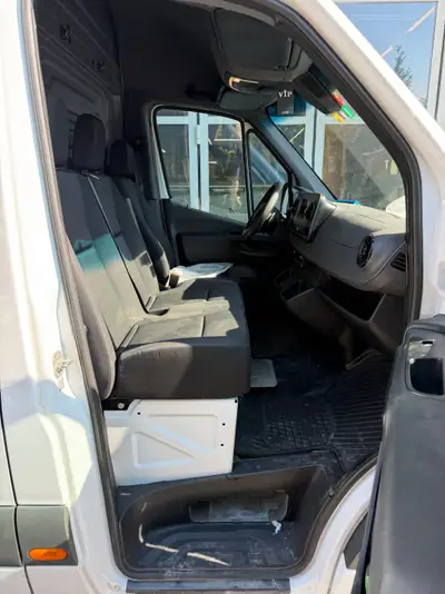 Mercedes-Benz 314 CDI — Fourgon utilitaire diesel automatique, 147 000 km, sans sinistre — Miniature 9