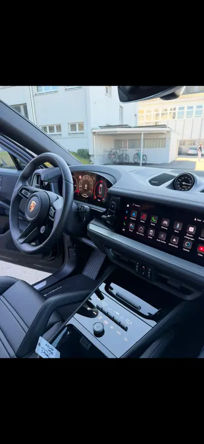 Porsche Cayenne 4.0 V8 S Coupé — SUV coupé haute performance, 5900 km seulement — vista posteriore