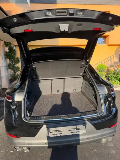 Porsche Cayenne 4.0 V8 S Coupé — SUV coupé haute performance, 5900 km seulement — dettaglio