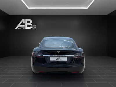 Tesla Model S Performance Ludicrous 795 PS — Berline électrique haute performance 4x4 — intérieur