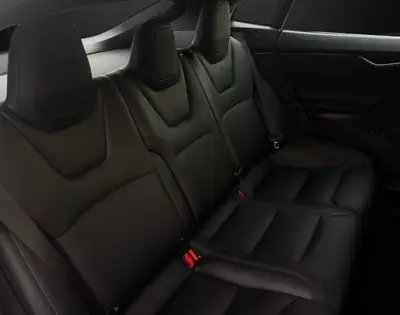 Tesla Model S Performance Ludicrous 795 PS — Berline électrique haute performance 4x4 — Miniature 15