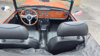 Triumph TR6 1972 — Roadster britannique légendaire, 150 ch, rouge éclatant — Miniature 9