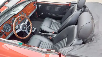Triumph TR6 1972 — Roadster britannique légendaire, 150 ch, rouge éclatant — Miniature 8