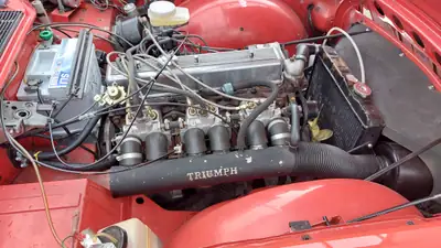 Triumph TR6 1972 — Roadster britannique légendaire, 150 ch, rouge éclatant — Miniature 12