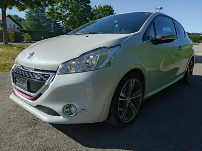 Peugeot 208 1.6 Turbo GTi — Sportive 200 ch, design blanc métallisé — Armaturenbrett