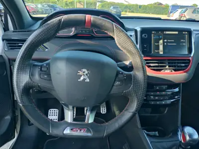 Peugeot 208 1.6 Turbo GTi — Sportive 200 ch, design blanc métallisé — Miniatur 7
