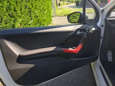 Peugeot 208 1.6 Turbo GTi — Sportive 200 ch, design blanc métallisé — Miniatur 9