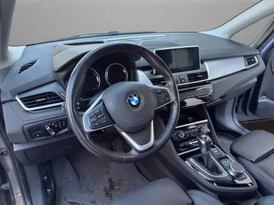 BMW 225xe Active Tourer — Monospace hybride rechargeable, technologie premium et faible consommation — Miniature 10