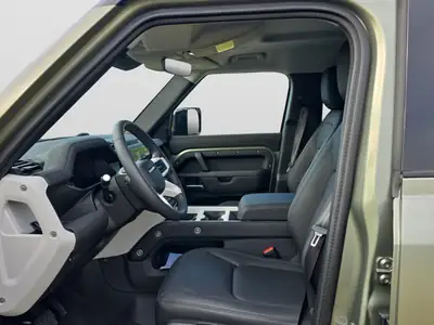 Land Rover Defender 110 3.0 D I6 250 — Le SUV 7 places robuste et équipé — Miniatur 8