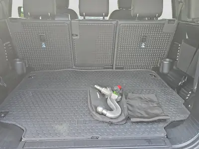 Land Rover Defender 110 3.0 D I6 250 — Le SUV 7 places robuste et équipé — Miniatur 13
