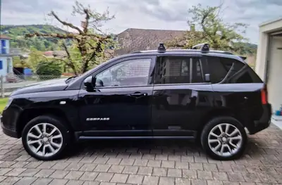 Jeep Compass 2.4 Limited — SUV compact robuste, traction intégrale, faible kilométrage — côté