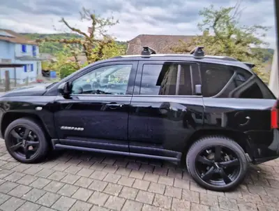 Jeep Compass 2.4 Limited — SUV compact robuste, traction intégrale, faible kilométrage — arrière