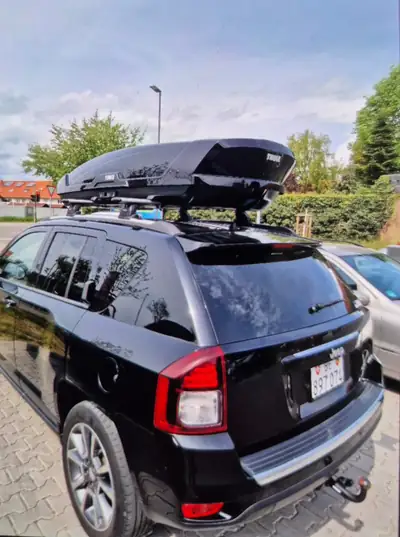 Jeep Compass 2.4 Limited — SUV compact robuste, traction intégrale, faible kilométrage — intérieur