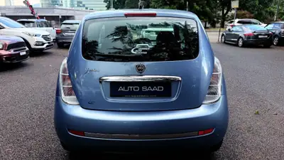 Lancia Ypsilon 1.4 Argento — Citadine italienne compacte, entretien à jour — intérieur