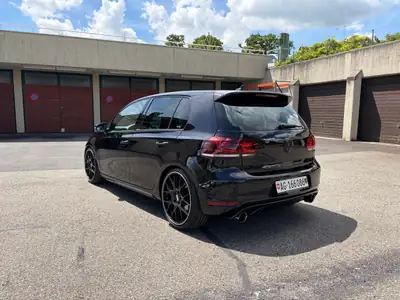 VW Golf 2.0 TSI GTI DSG — Sportive mythique, 210 ch et boîte auto — side view