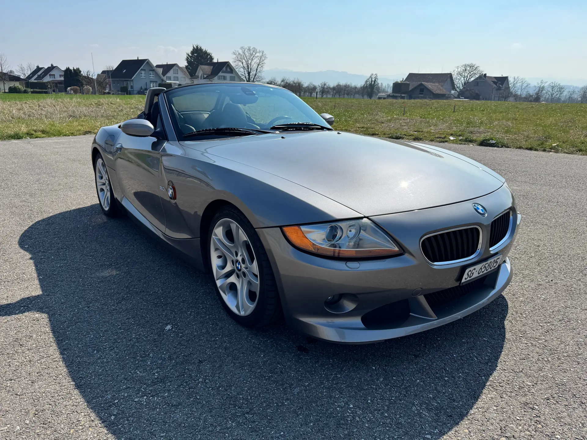 BMW Z4 3.0i 2004 — Cabriolet sportif essence, état impeccable et package aérodynamique