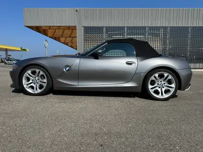 BMW Z4 3.0i 2004 — Cabriolet sportif essence, état impeccable et package aérodynamique — arrière