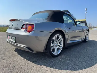 BMW Z4 3.0i 2004 — Cabriolet sportif essence, état impeccable et package aérodynamique — tableau de bord