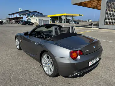 BMW Z4 3.0i 2004 — Cabriolet sportif essence, état impeccable et package aérodynamique — intérieur