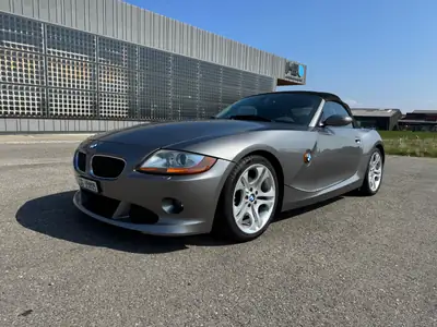 BMW Z4 3.0i 2004 — Cabriolet sportif essence, état impeccable et package aérodynamique — détail