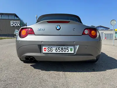 BMW Z4 3.0i 2004 — Cabriolet sportif essence, état impeccable et package aérodynamique — Miniature 9