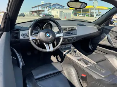 BMW Z4 3.0i 2004 — Cabriolet sportif essence, état impeccable et package aérodynamique — Miniature 11