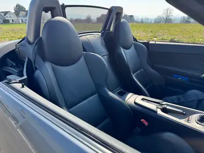 BMW Z4 3.0i 2004 — Cabriolet sportif essence, état impeccable et package aérodynamique — Miniature 10