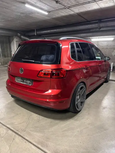 VW Golf Sportsvan 2.0 TDI Highline — Monospace efficace, 174'000 km, boîte manuelle — vue extérieure