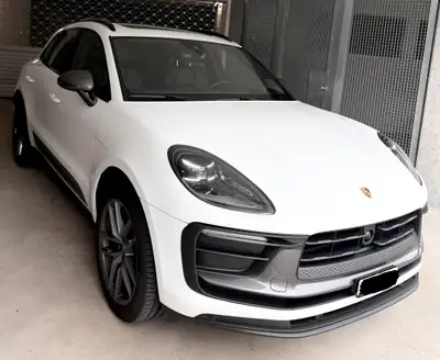 Porsche Macan T PDK 2024 — SUV sportif, 27 500 km, garantie constructeur — Heckansicht