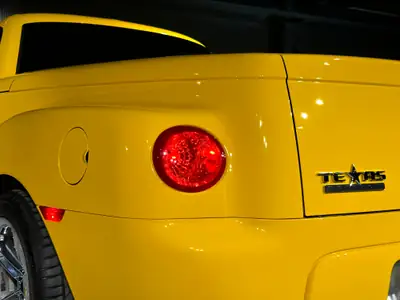 Chevrolet SSR Roadster V8 — Cabriolet américain 396 ch, moteur Corvette LSV8 — Miniatura 24