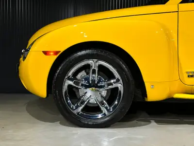 Chevrolet SSR Roadster V8 — Cabriolet américain 396 ch, moteur Corvette LSV8 — Miniatura 25