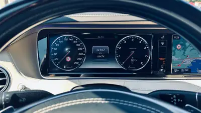 Mercedes-Maybach S 500 4MATIC — Berline de prestige, moteur V8 455 ch, kilométrage exceptionnel — Heckansicht