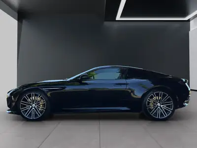 Aston Martin DB12 — Chef-d'œuvre britannique ultra-performant, 6'900 km seulement — Thumbnail 7