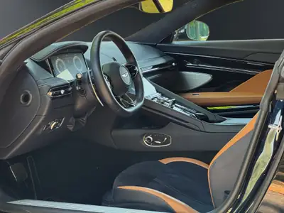 Aston Martin DB12 — Chef-d'œuvre britannique ultra-performant, 6'900 km seulement — Thumbnail 9