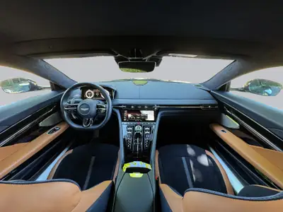 Aston Martin DB12 — Chef-d'œuvre britannique ultra-performant, 6'900 km seulement — Thumbnail 12