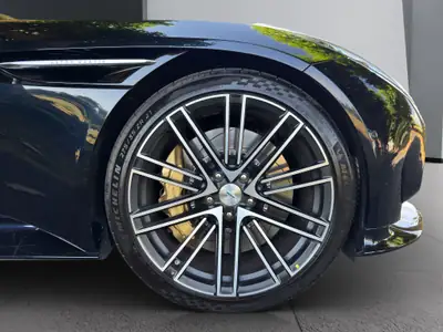 Aston Martin DB12 — Chef-d'œuvre britannique ultra-performant, 6'900 km seulement — Thumbnail 18
