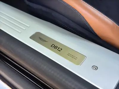 Aston Martin DB12 — Chef-d'œuvre britannique ultra-performant, 6'900 km seulement — Thumbnail 24