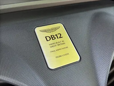 Aston Martin DB12 — Chef-d'œuvre britannique ultra-performant, 6'900 km seulement — Thumbnail 23