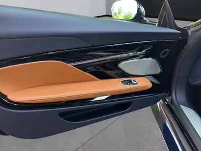 Aston Martin DB12 — Chef-d'œuvre britannique ultra-performant, 6'900 km seulement — Thumbnail 22