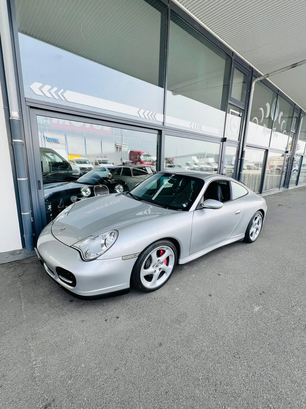 Porsche 911 Carrera 4 S 3.6 — Coupé sportif mythique, 160'000 km, sans sinistre — vue extérieure
