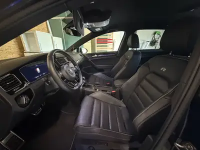 VW Golf 2.0 TSI R 310 DSG 4motion — Performance maximale, première main suisse — tableau de bord
